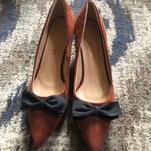 Women’s high heel pumps